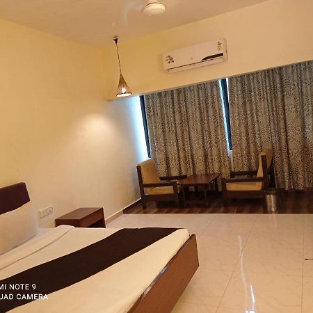 Hotel Lions Den Lonavala Exterior photo